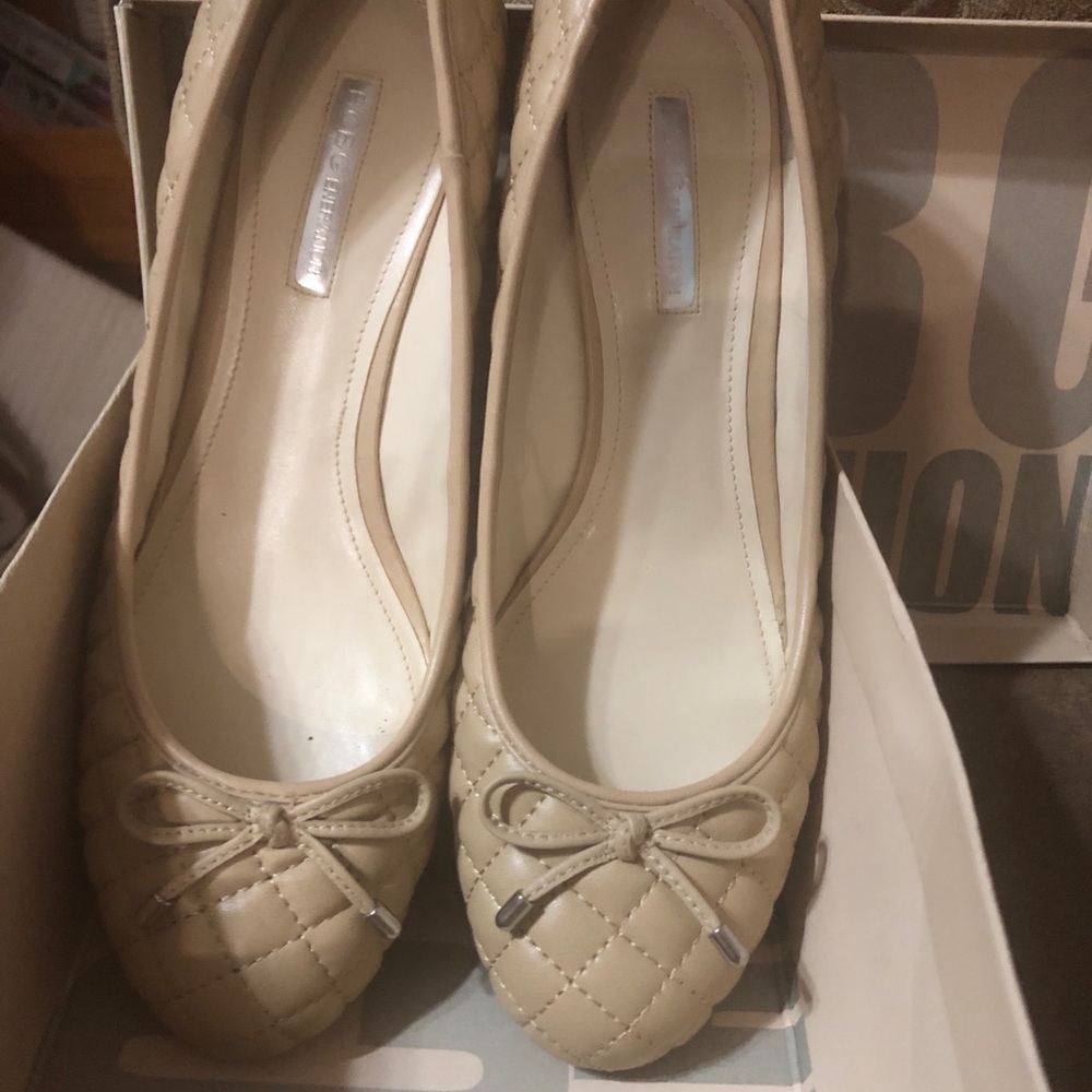 New in Box - 9.5 BCBG warm beige low heel wedge